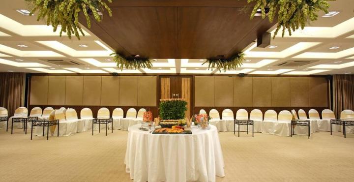 Hotel Express Towers Vadodara Ngoại thất bức ảnh